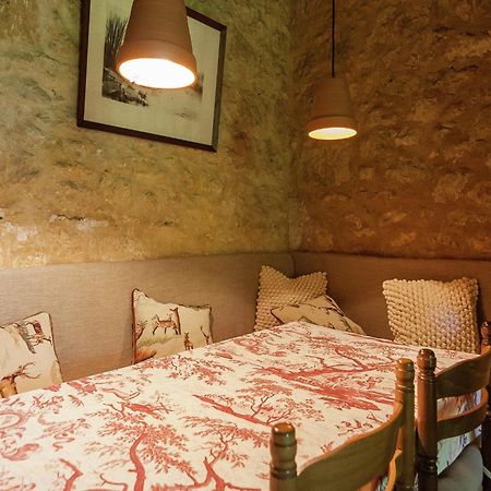 Cottage In Les Eyzies De Tayac Sireuil With Pool 메이랄 외부 사진