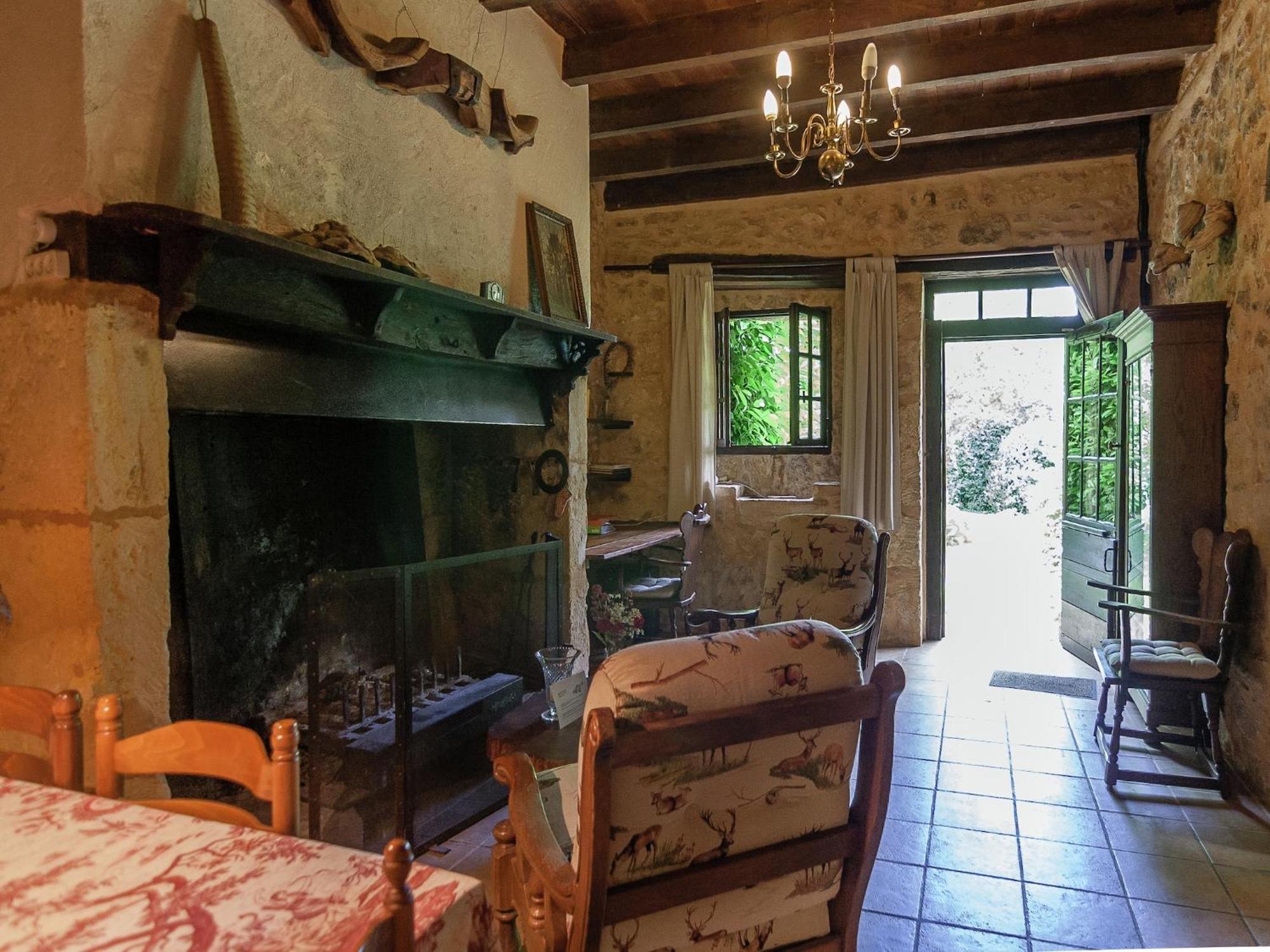 Cottage In Les Eyzies De Tayac Sireuil With Pool 메이랄 외부 사진